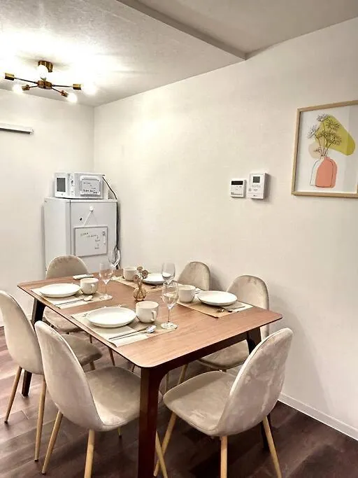 The House Is In The Center Of Nanba And Dotonbori, Only 5Mins From Subway, Easy Access To Airport, Newly Refromed, 3 Rooms For One Group Osaka Japan