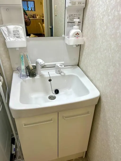 Villa The House Is In The Center Of Nanba And Dotonbori, Only 5Mins From Subway, Easy Access To Airport, Newly Refromed, 3 Rooms For One Group Osaka
