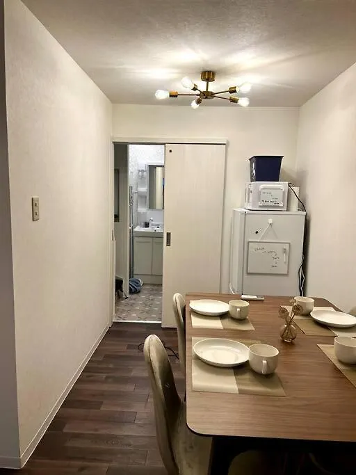The House Is In The Center Of Nanba And Dotonbori, Only 5Mins From Subway, Easy Access To Airport, Newly Refromed, 3 Rooms For One Group Osaka