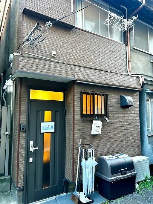 The House Is In The Center Of Nanba And Dotonbori, Only 5Mins From Subway, Easy Access To Airport, Newly Refromed, 3 Rooms For One Group Osaka