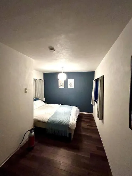 Villa The House Is In The Center Of Nanba And Dotonbori, Only 5Mins From Subway, Easy Access To Airport, Newly Refromed, 3 Rooms For One Group Osaka