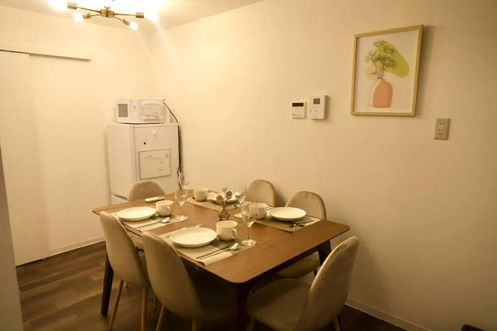 The House Is In The Center Of Nanba And Dotonbori, Only 5Mins From Subway, Easy Access To Airport, Newly Refromed, 3 Rooms For One Group Osaka 0*,