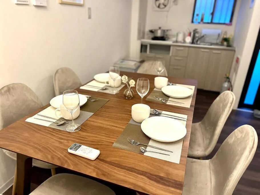 The House Is In The Center Of Nanba And Dotonbori, Only 5Mins From Subway, Easy Access To Airport, Newly Refromed, 3 Rooms For One Group Osaka