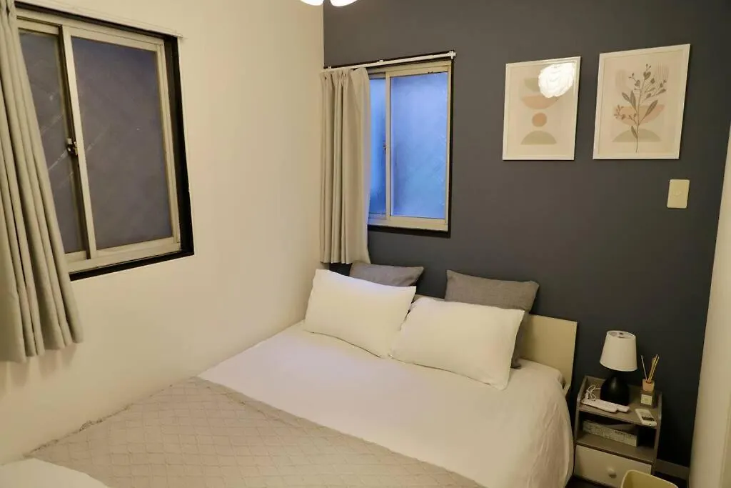 Villa The House Is In The Center Of Nanba And Dotonbori, Only 5Mins From Subway, Easy Access To Airport, Newly Refromed, 3 Rooms For One Group Osaka