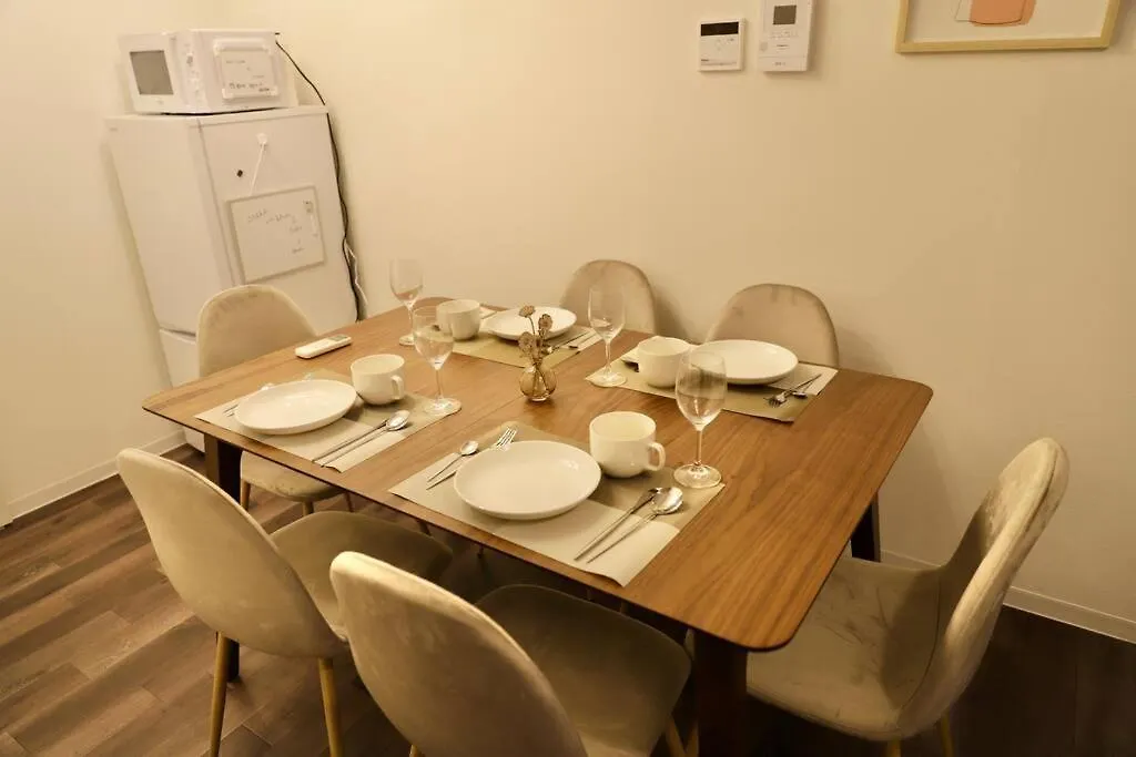 Villa The House Is In The Center Of Nanba And Dotonbori, Only 5Mins From Subway, Easy Access To Airport, Newly Refromed, 3 Rooms For One Group Osaka